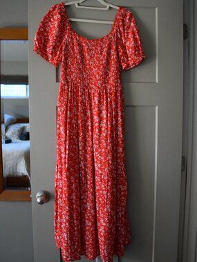 NWT ZESICA Red Floral Smocked Puff Sleeve Dress Size M
